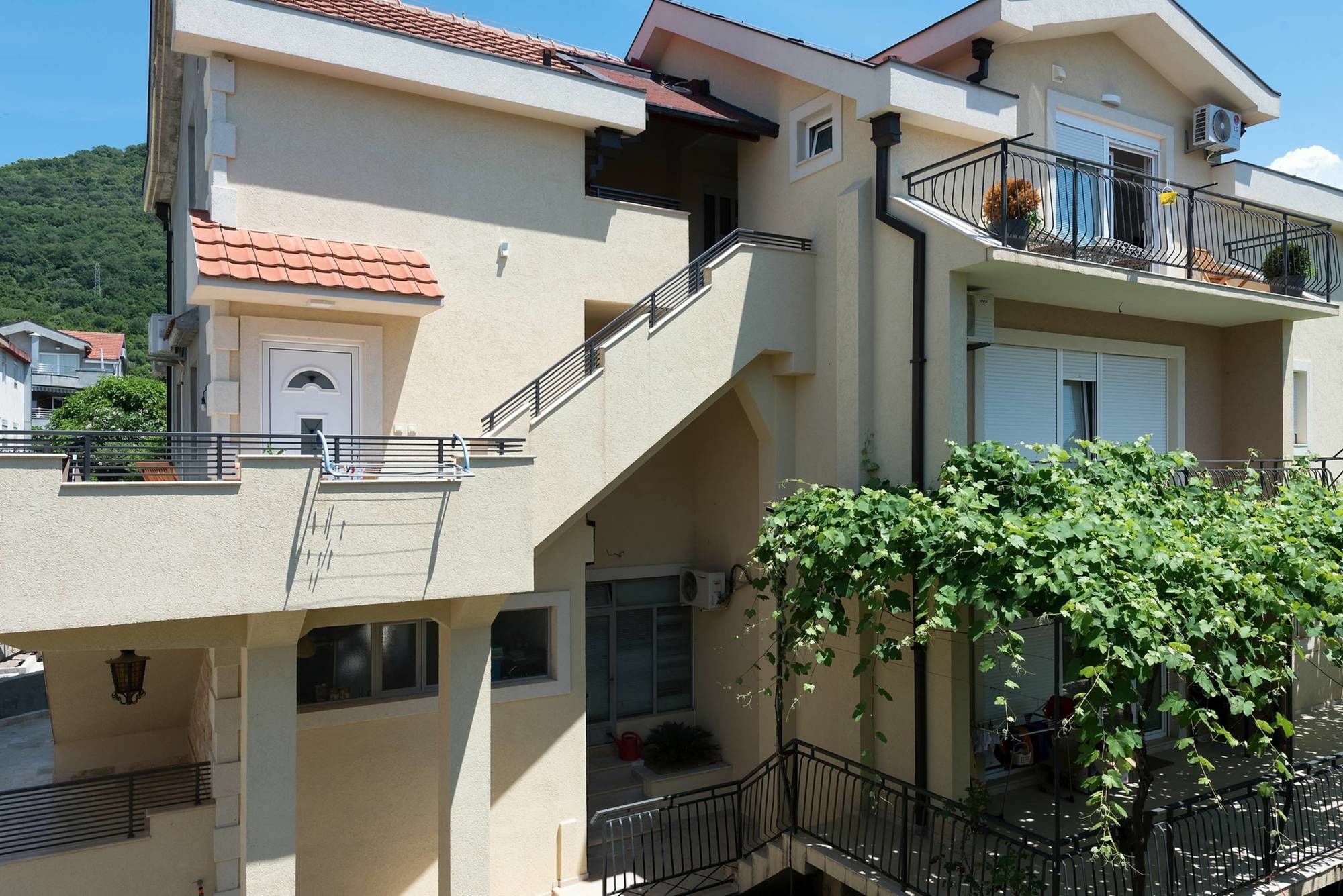 42° North Apartments Tivat Eksteriør bilde